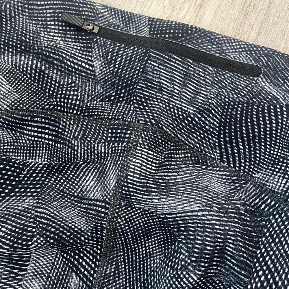 Lululemon‎ 8 Run Off Route Mid Rise Crop Legging